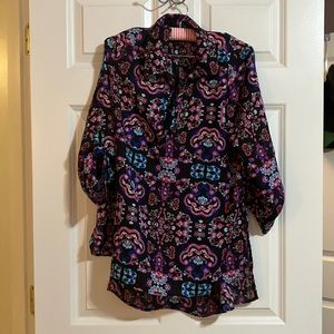 Women’s tunic style Derek Heart multicolor top.